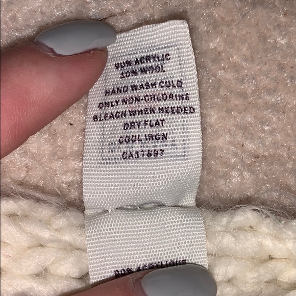 ✨FREE w/ Purchase✨Old Navy Wool Scarf - Picture 3 of 3